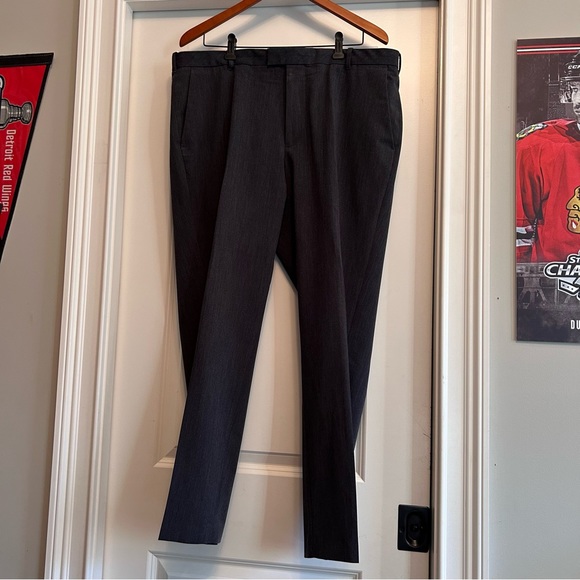 VanHeusen men’s pants trousers slacks  great condition 38x30 color charcoal - Picture 1 of 12